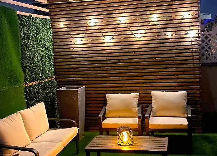 Perfect Location With Roof Terrace *