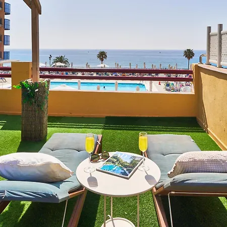 Beachfront With Large Roof Terrace & Sea Views Apartment