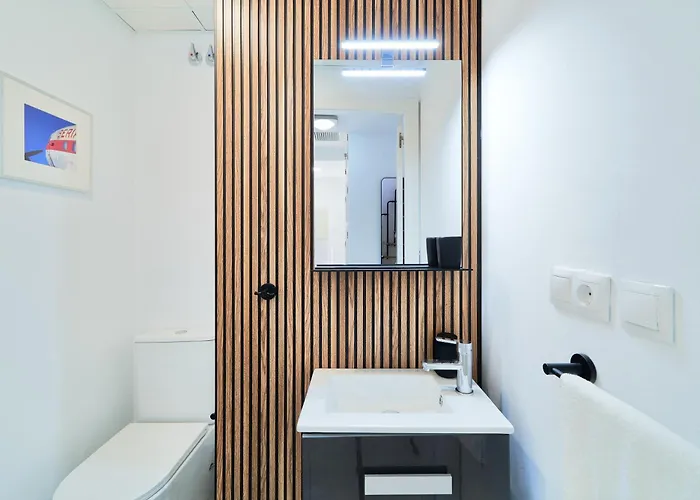 Perfect Location With Roof Terrace *