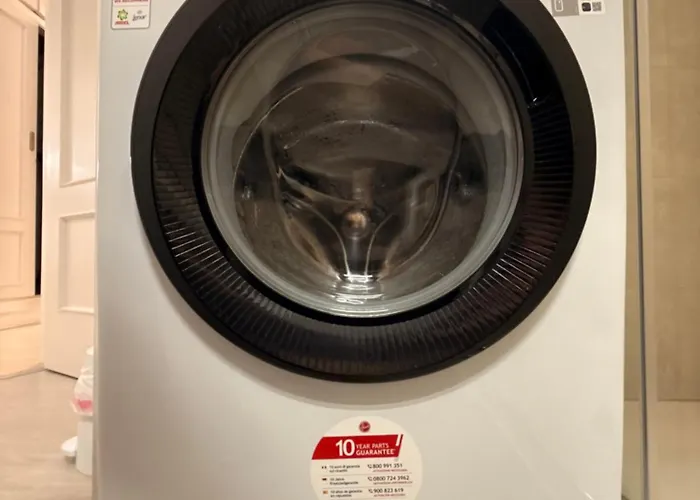 Perfect Location With Roof Terrace *