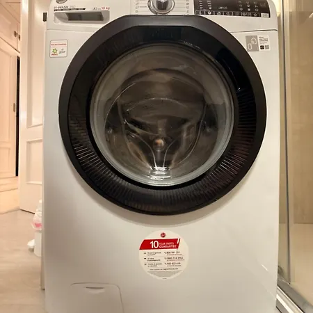 Perfect Location With Roof Terrace *